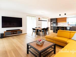 Pronájem bytu 6+kk a větší, Čelákovice - Sedlčánky, Matěje Koštíře, 310 m2
