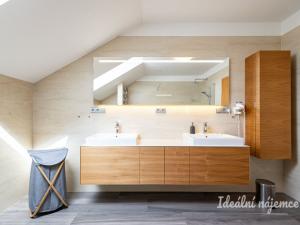 Pronájem bytu 6+kk a větší, Čelákovice - Sedlčánky, Matěje Koštíře, 310 m2