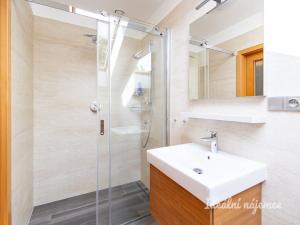 Pronájem bytu 6+kk a větší, Čelákovice - Sedlčánky, Matěje Koštíře, 310 m2