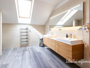 Pronájem bytu 6+kk a větší, Čelákovice - Sedlčánky, Matěje Koštíře, 310 m2