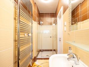 Pronájem bytu 6+kk a větší, Čelákovice - Sedlčánky, Matěje Koštíře, 310 m2