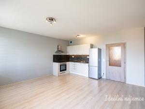 Pronájem bytu 1+kk, Praha - Kyje, Sicherova, 33 m2