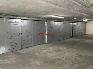 Pronájem garáže, Praha - Vinohrady, Ruská, 16 m2