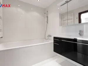 Prodej bytu 2+kk, Karlovy Vary, Libušina, 70 m2