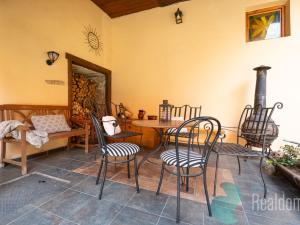 Prodej vícegeneračního domu, Benešov nad Černou, 295 m2