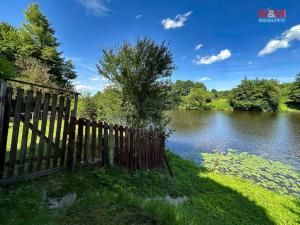 Prodej chaty, Týn nad Vltavou - Hněvkovice na levém břehu Vltavy, 67 m2