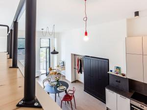Pronájem bytu 1+kk, Praha - Holešovice, V háji, 53 m2