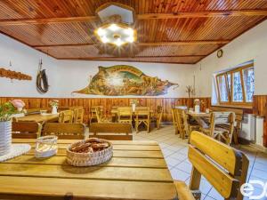 Prodej restaurace, Hradešín, 178 m2