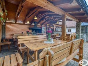 Prodej restaurace, Hradešín, 178 m2