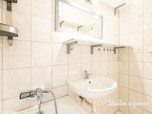 Pronájem bytu 2+kk, Praha - Řepy, Makovského, 43 m2