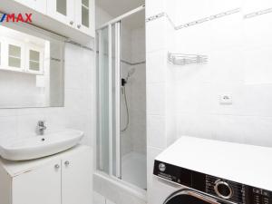 Prodej bytu 2+kk, Karlovy Vary, Zámecký vrch, 43 m2