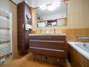 Prodej bytu 4+kk, Praha - Újezd nad Lesy, Domanovická, 96 m2