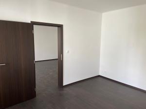 Prodej bytu 2+1, Karlovy Vary, U Trati, 61 m2