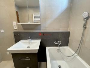 Pronájem bytu 3+kk, Praha - Černý Most, Dobrovolného, 68 m2