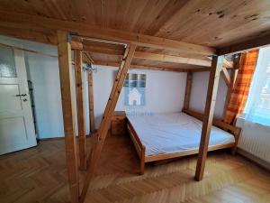 Pronájem bytu 2+1, Karlovy Vary, Pod Tvrzí, 62 m2