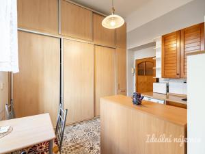 Pronájem bytu 1+1, Praha - Karlín, Pernerova, 37 m2