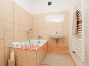 Pronájem bytu 2+1, Ostrava - Poruba, náměstí Boženy Němcové, 63 m2
