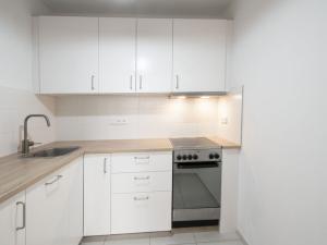 Pronájem bytu 2+kk, Praha - Ruzyně, Ciolkovského, 43 m2
