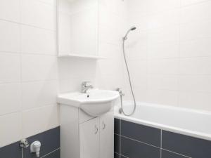 Pronájem bytu 2+kk, Praha - Ruzyně, Ciolkovského, 43 m2