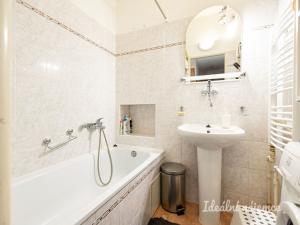 Pronájem bytu 3+1, Praha - Žižkov, U kněžské louky, 89 m2