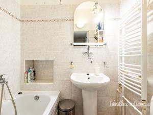 Pronájem bytu 3+1, Praha - Žižkov, U kněžské louky, 89 m2