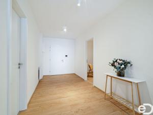 Prodej bytu 2+kk, Praha - Hrdlořezy, Mezilehlá, 85 m2