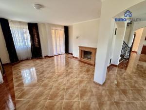 Prodej rodinného domu, Nová Role - Mezirolí, 310 m2