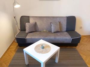 Pronájem bytu 1+kk, Praha - Libeň, Pod Labuťkou, 19 m2
