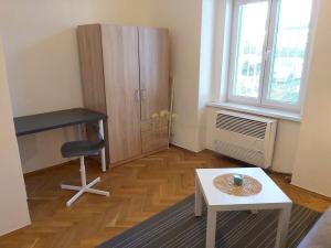 Pronájem bytu 1+kk, Praha - Libeň, Pod Labuťkou, 19 m2