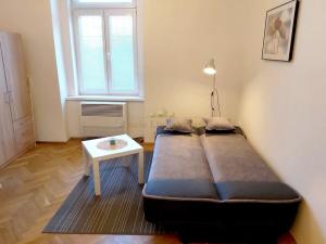 Pronájem bytu 1+kk, Praha - Libeň, Pod Labuťkou, 19 m2