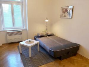 Pronájem bytu 1+kk, Praha - Libeň, Pod Labuťkou, 19 m2