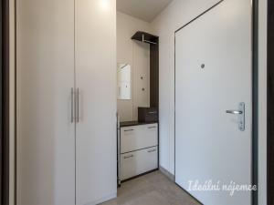 Pronájem bytu 1+kk, Praha - Jinonice, Kačírkova, 31 m2