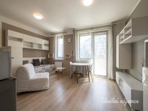 Pronájem bytu 1+kk, Praha - Jinonice, Kačírkova, 31 m2
