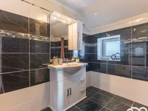 Prodej rodinného domu, Sezemice, Komenského, 190 m2