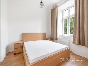 Pronájem bytu 3+kk, Praha - Smíchov, Plzeňská, 46 m2