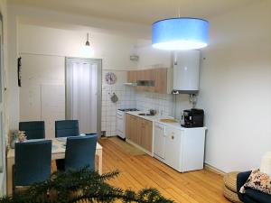 Pronájem bytu 2+kk, Praha - Holešovice, Osadní, 57 m2