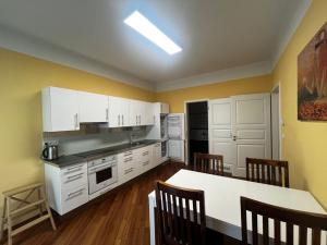 Pronájem bytu 1+1, Praha - Malá Strana, Hellichova, 50 m2