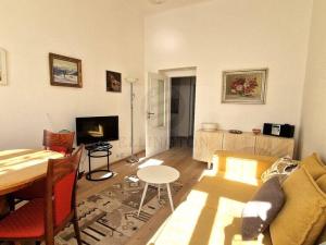 Pronájem bytu 2+kk, Praha - Vinohrady, Šafaříkova, 39 m2