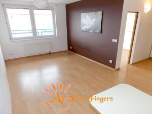 Pronájem bytu 2+kk, Praha - Troja, Hnězdenská, 43 m2