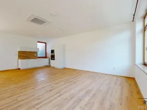 Prodej bytu 4+kk, Třebíč - Vnitřní Město, Karlovo nám., 119 m2