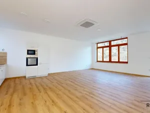 Prodej bytu 4+kk, Třebíč - Vnitřní Město, Karlovo nám., 119 m2