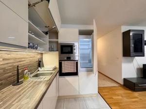 Pronájem bytu 2+kk, Praha - Holešovice, Milady Horákové, 57 m2