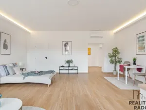 Prodej bytu 4+1, Třebíč - Vnitřní Město, Karlovo nám., 136 m2