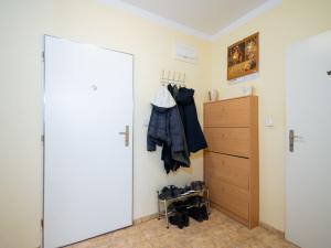 Pronájem bytu 2+kk, Praha - Troja, Hnězdenská, 47 m2