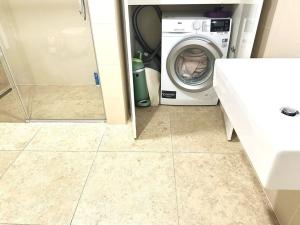 Pronájem bytu 1+kk, Praha - Smíchov, Kobrova, 59 m2