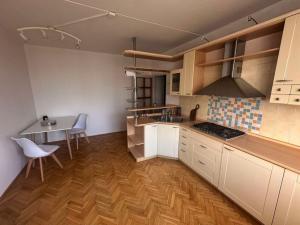 Pronájem bytu 2+1, Karlovy Vary, Plešivecká, 55 m2