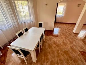 Prodej rodinného domu, Nová Role - Mezirolí, 310 m2