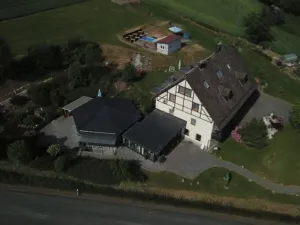 Prodej rodinného domu, Neualbenreuth,Německo, 2136 m2