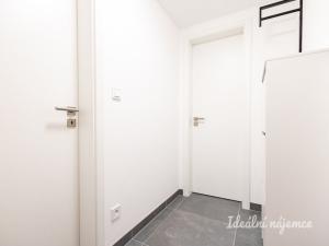 Pronájem bytu 2+kk, Praha - Vysočany, Vysočanská, 34 m2