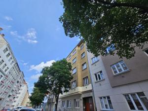 Pronájem bytu 2+kk, Praha - Nusle, Kloboučnická, 35 m2